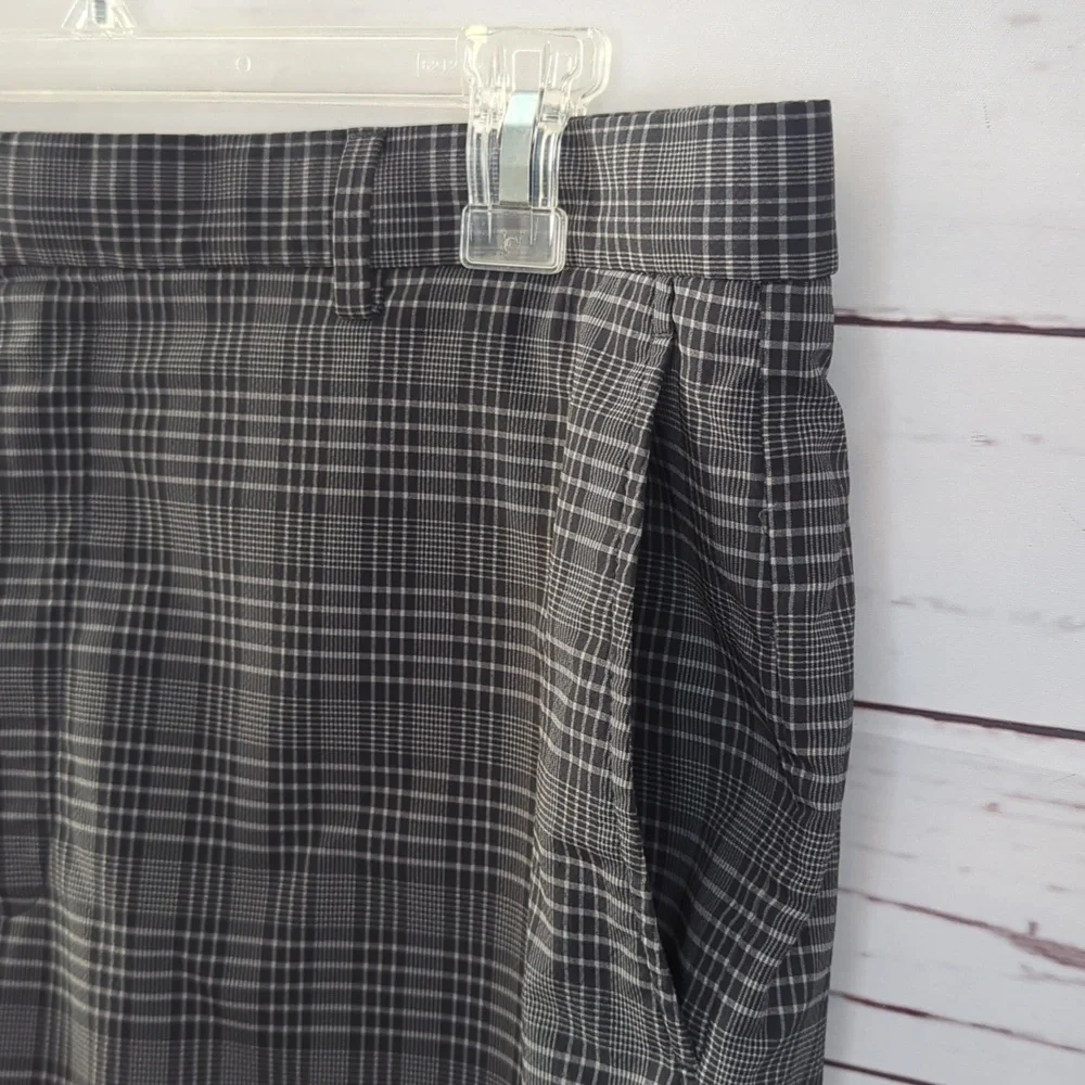 Walter Hagen Performance Moisture Wick Golf Shorts Black and Grey Plaid Men's 38